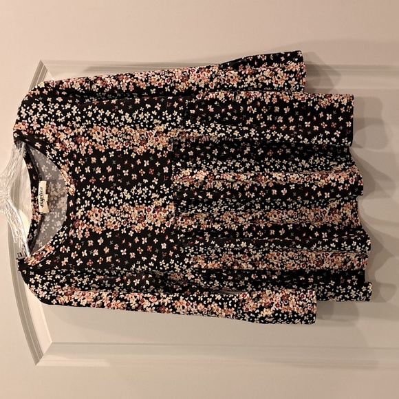 🌼Haptics ditsy floral top🌼 - Picture 1 of 3